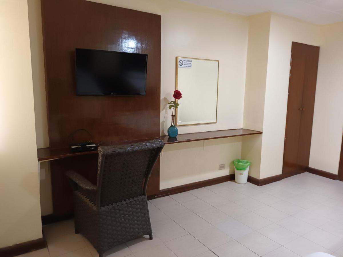 Mactan Pension House Lapu-Lapu City Exterior photo